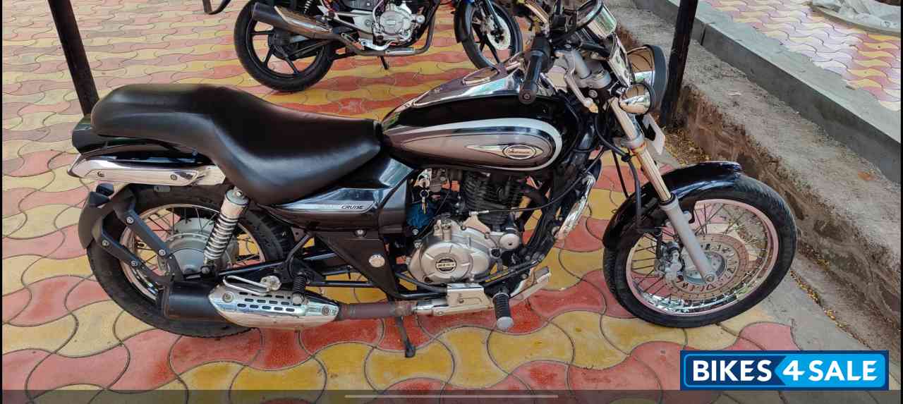 Black Bajaj Avenger Cruise 220