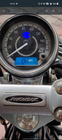 Black Bajaj Avenger Cruise 220