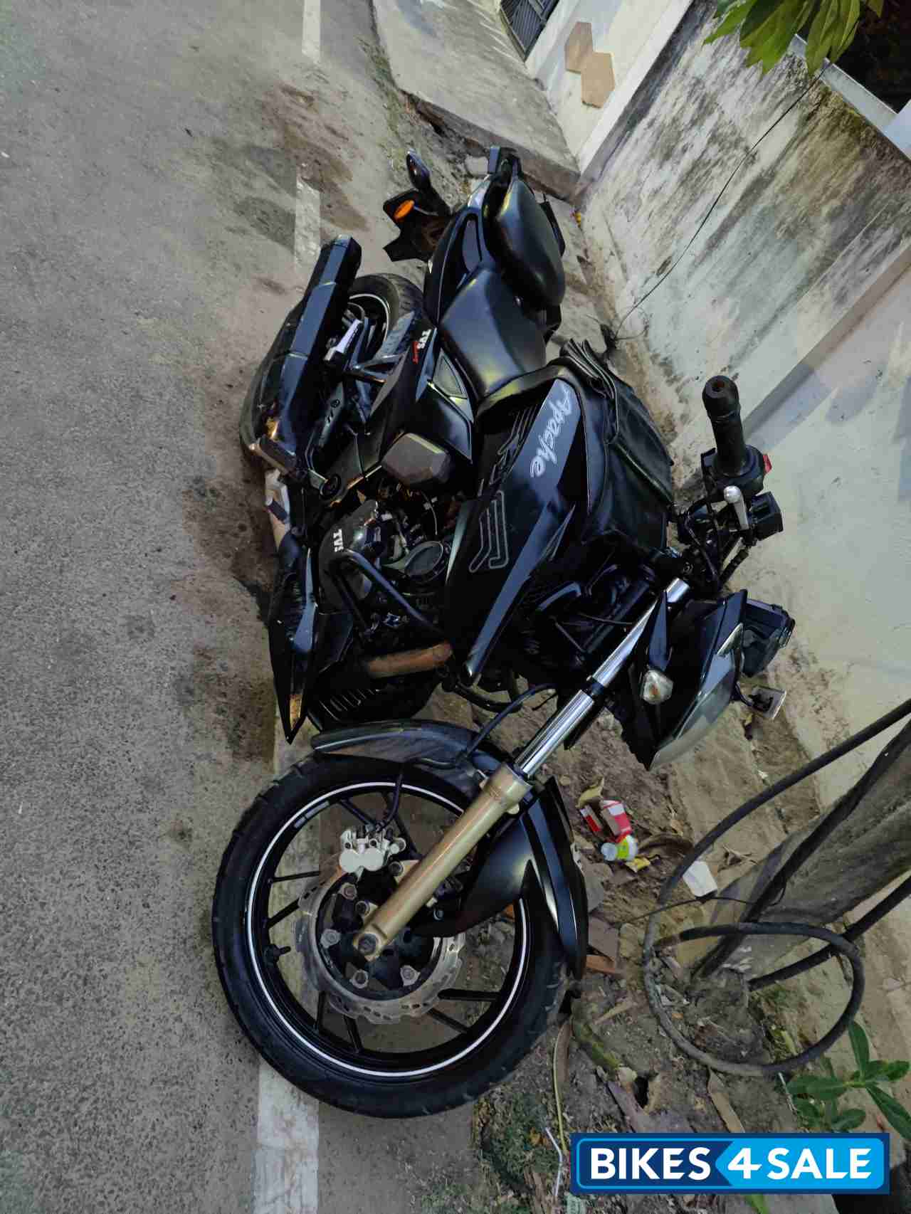 Matte Black TVS Apache RTR 200 4V
