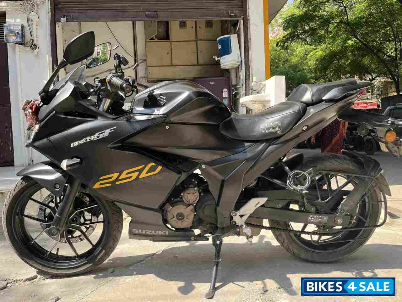 Black Suzuki Gixxer SF 250