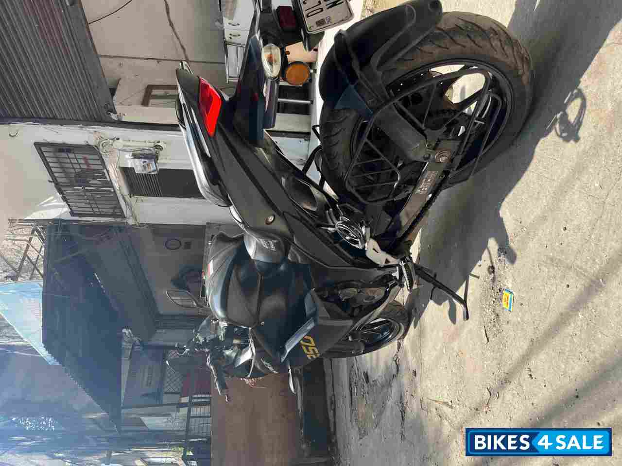 Black Suzuki Gixxer SF 250