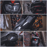 Black Aprilia SR 150 Carbon