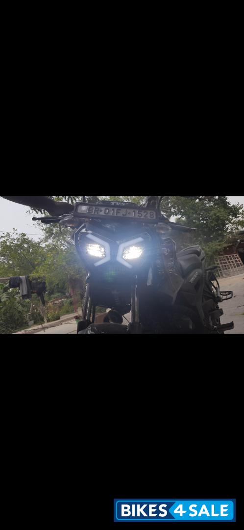 Black TVS Raider 125