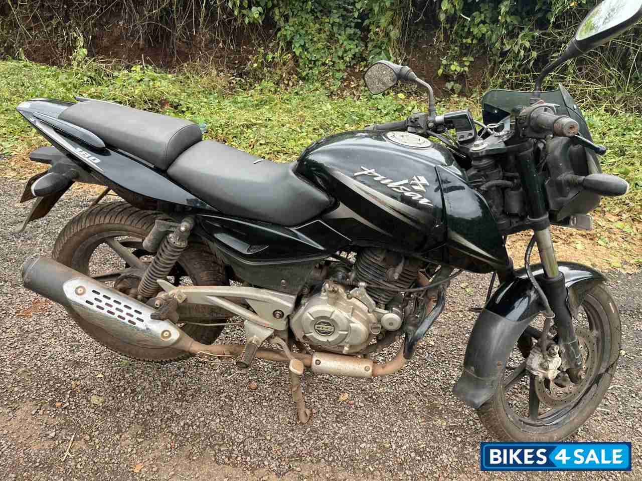 Black Bajaj Pulsar 180 DTSi