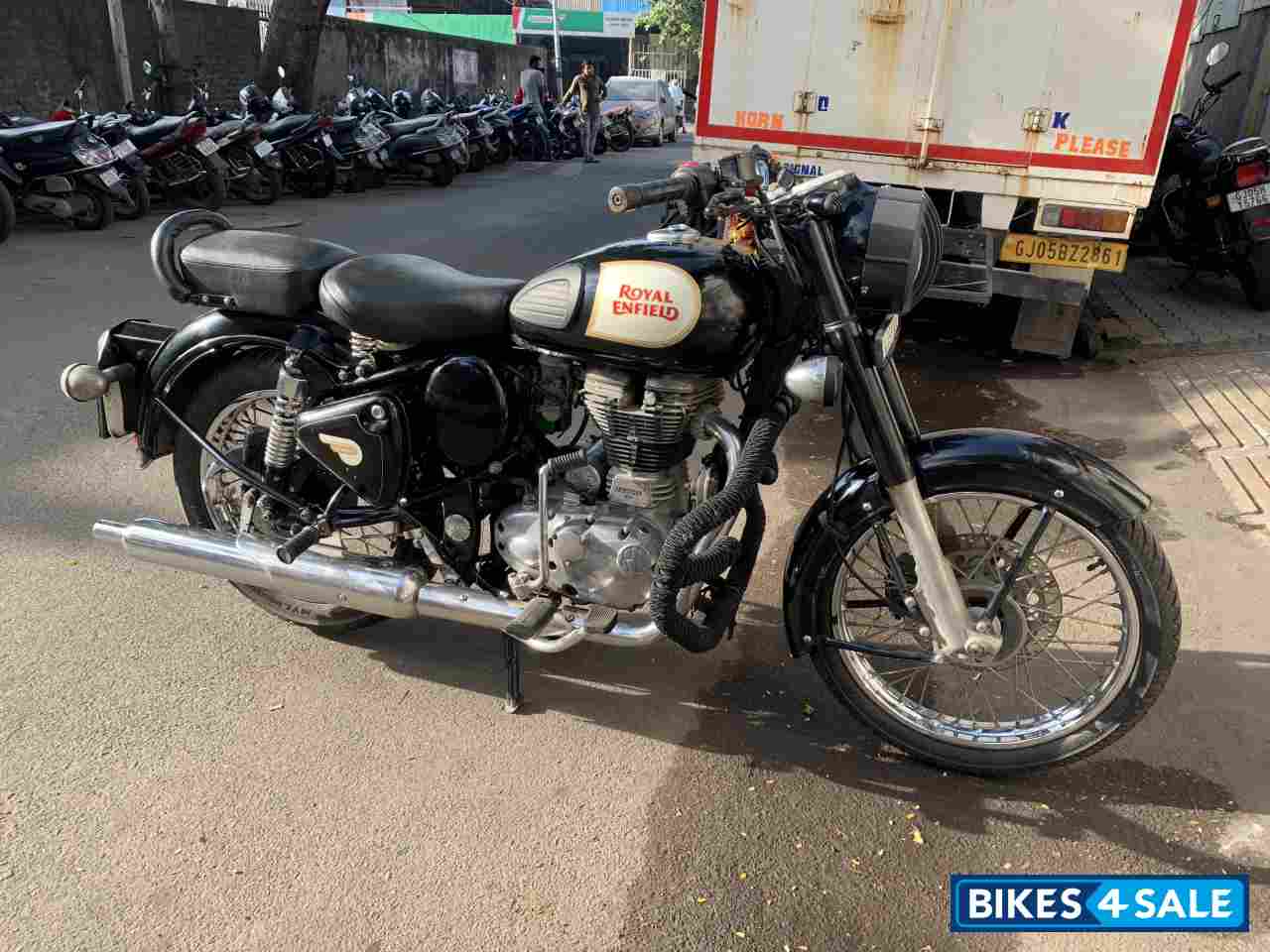 Black & White Royal Enfield Classic 350