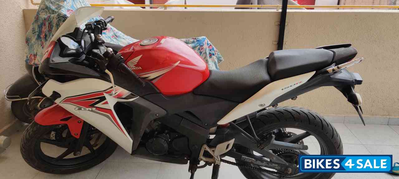 Red Honda CBR 150R