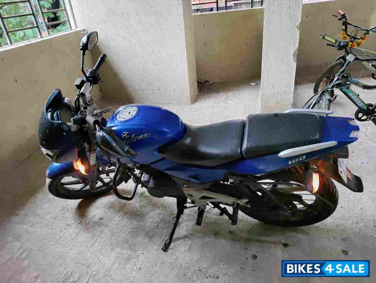 Bajaj Pulsar 180