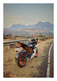 White KTM RC 390