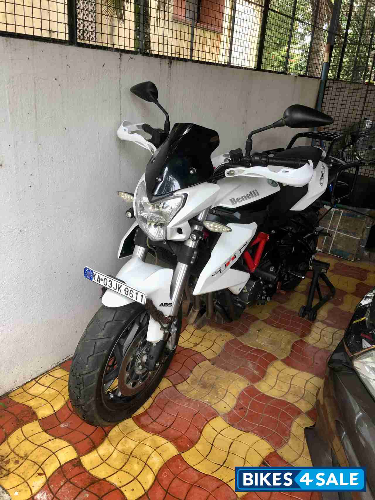 White Benelli BN 600 I