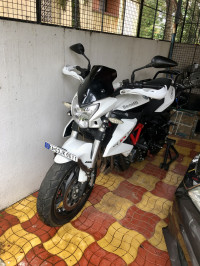 White Benelli BN 600 I