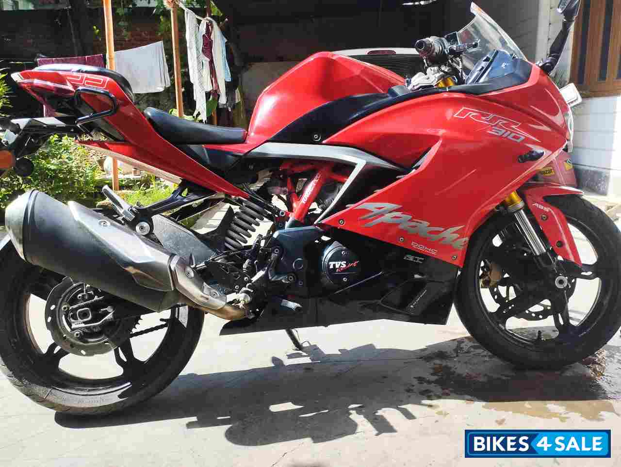 Red TVS Apache RR 310 2020