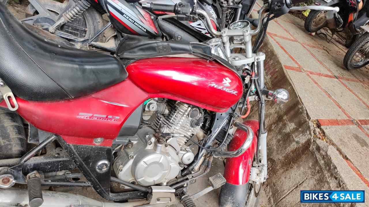 Bajaj Avenger 220 DTS-i