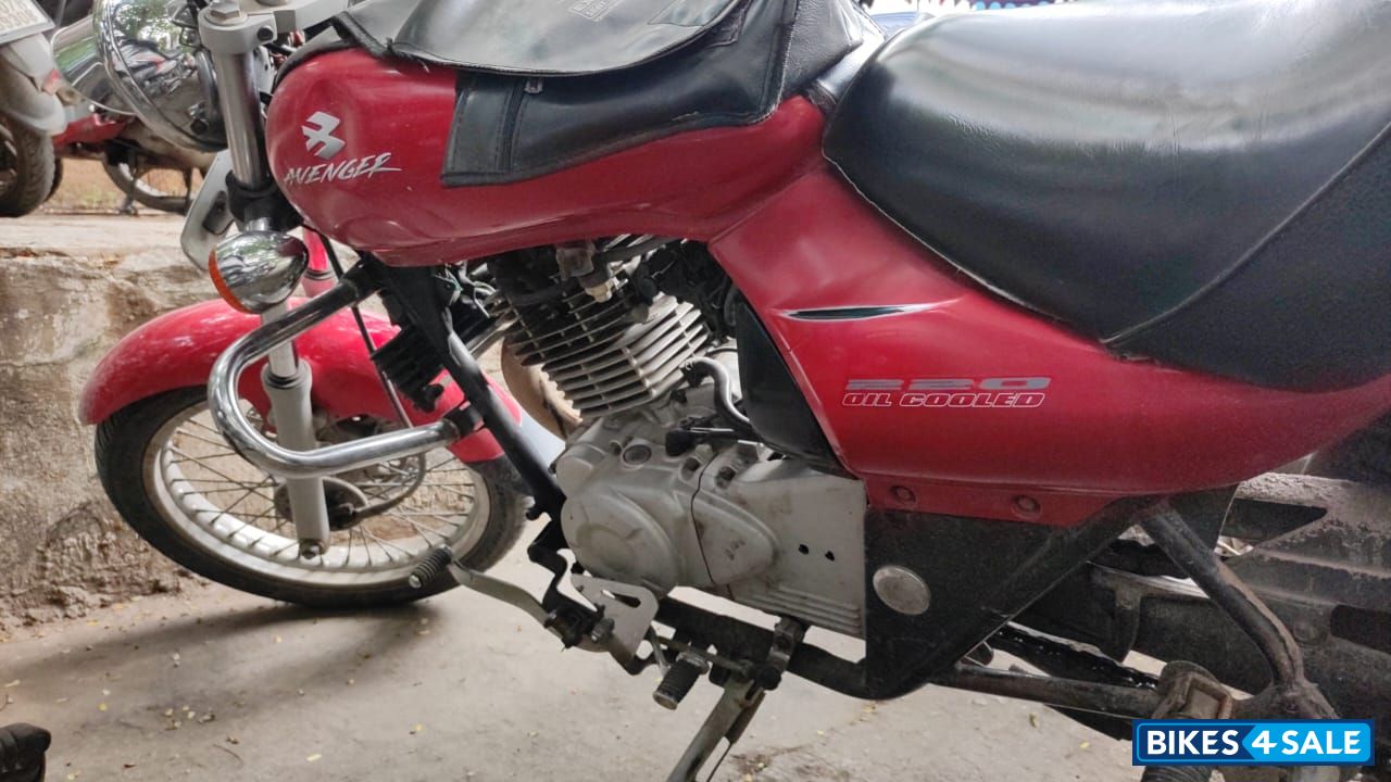 Bajaj Avenger 220 DTS-i
