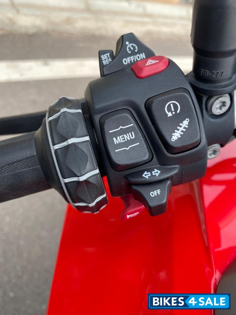 Racing Red BMW F 900 XR Pro