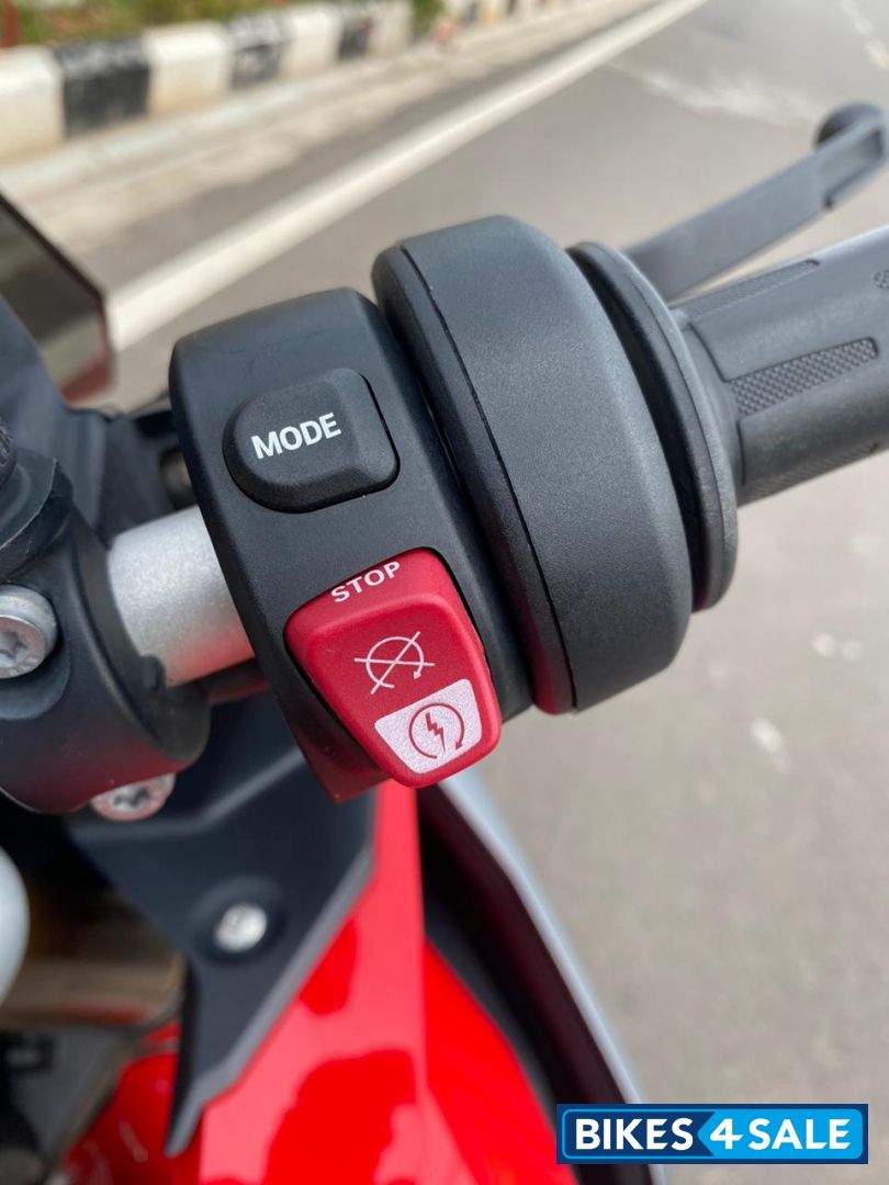 Racing Red BMW F 900 XR Pro