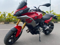 Racing Red BMW F 900 XR Pro