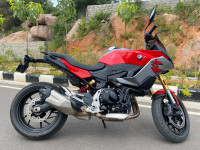 Racing Red BMW F 900 XR Pro