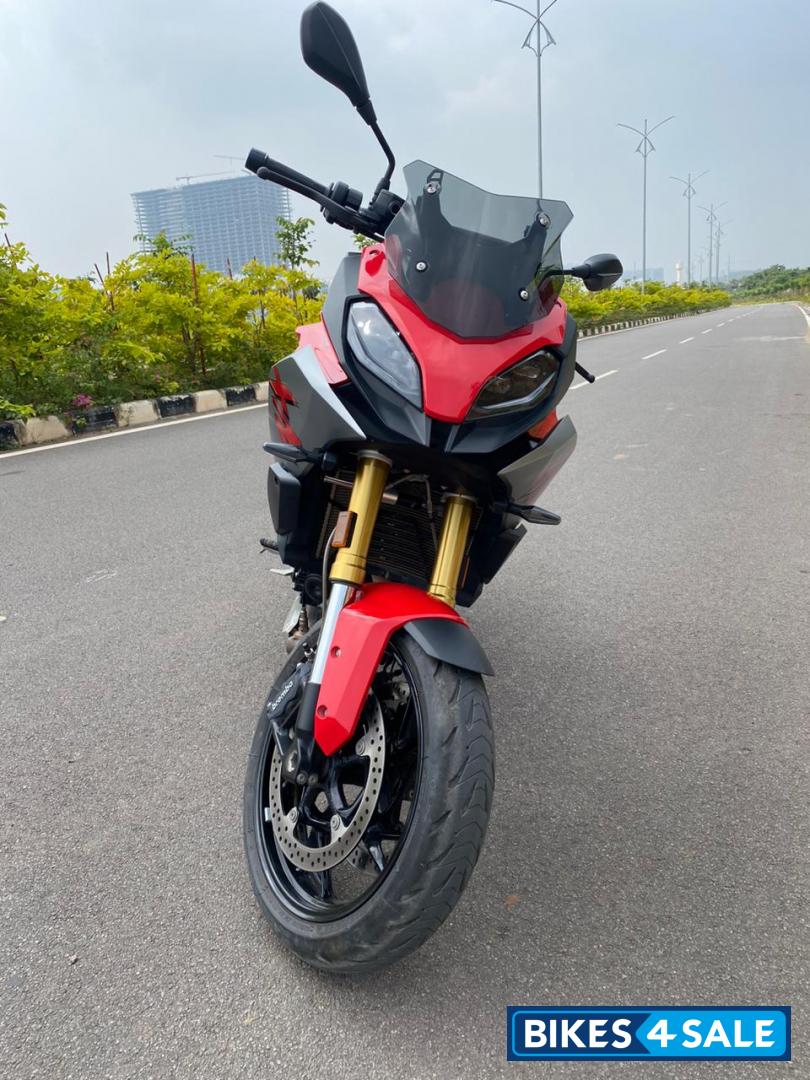 Racing Red BMW F 900 XR Pro