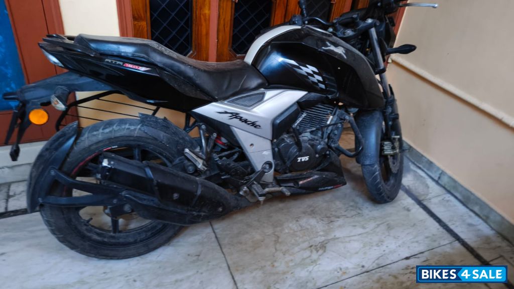 Black TVS Apache RTR 160 4V
