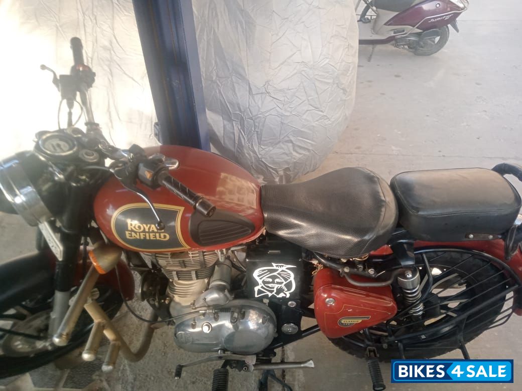 Chestnut Royal Enfield Classic 350