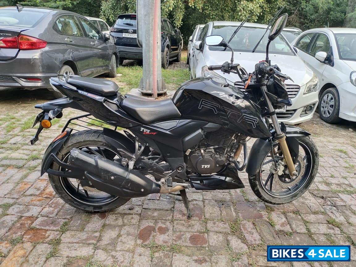 Black TVS Apache RTR 200 4V