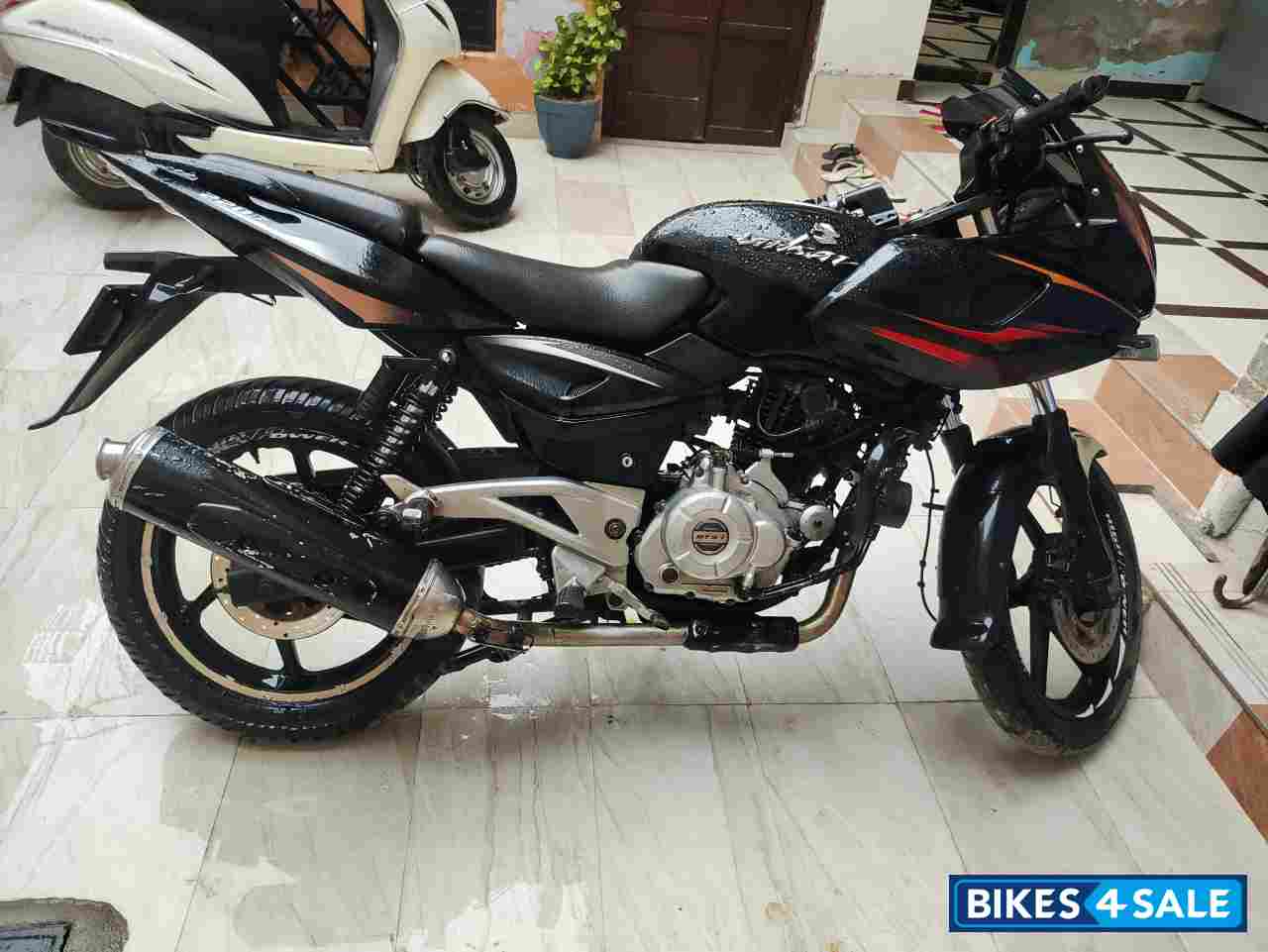 Bajaj Pulsar 220 DTSi