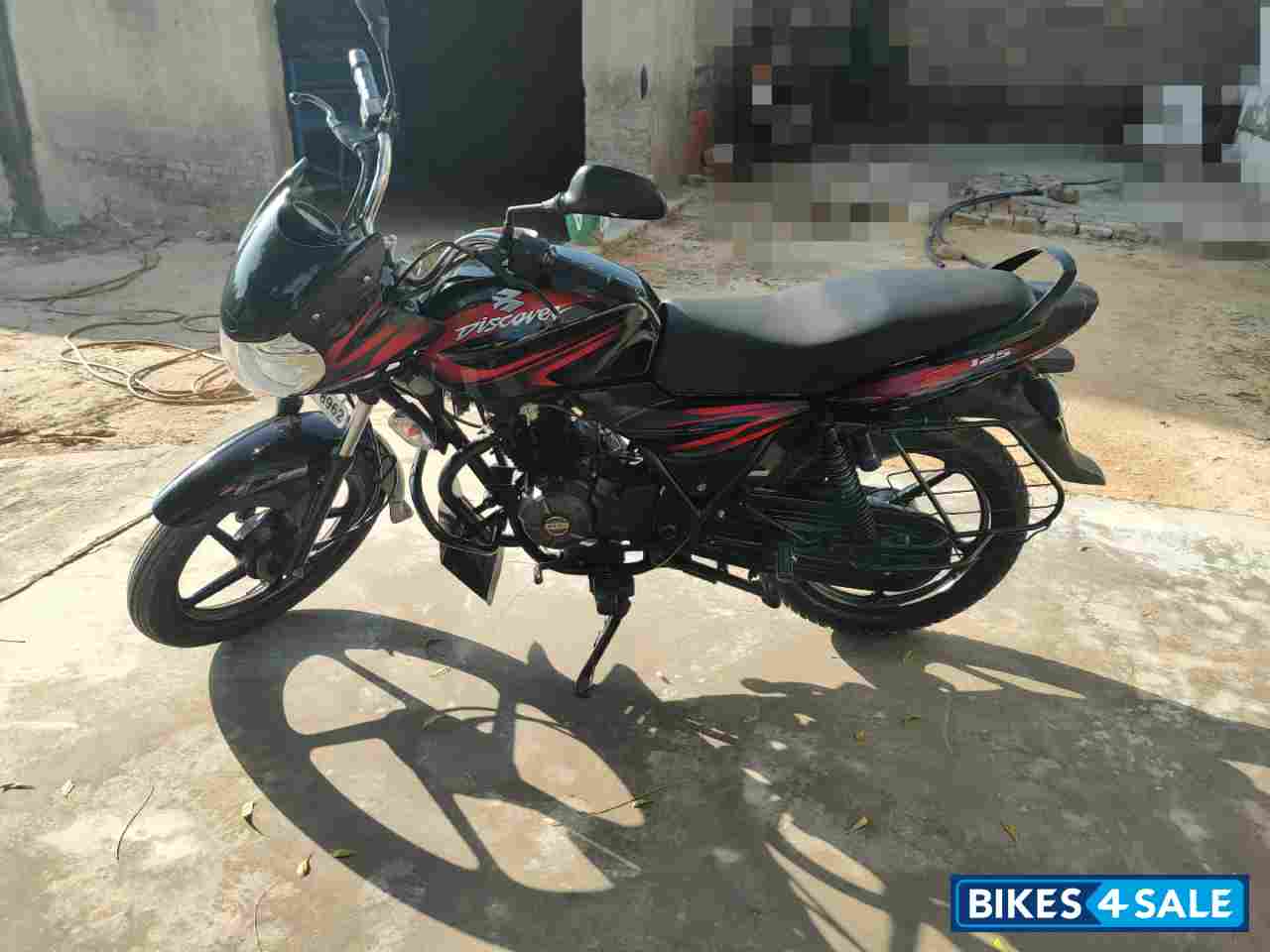 Black Red Bajaj Discover 125