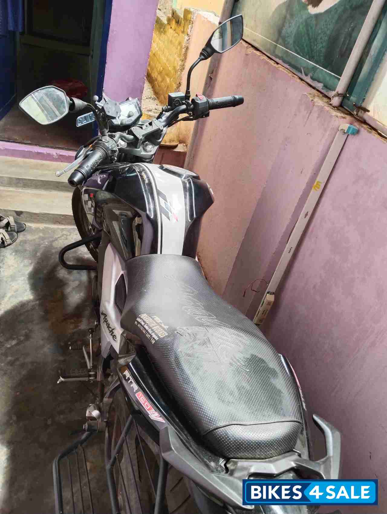 TVS Apache RTR 160 4V BS6