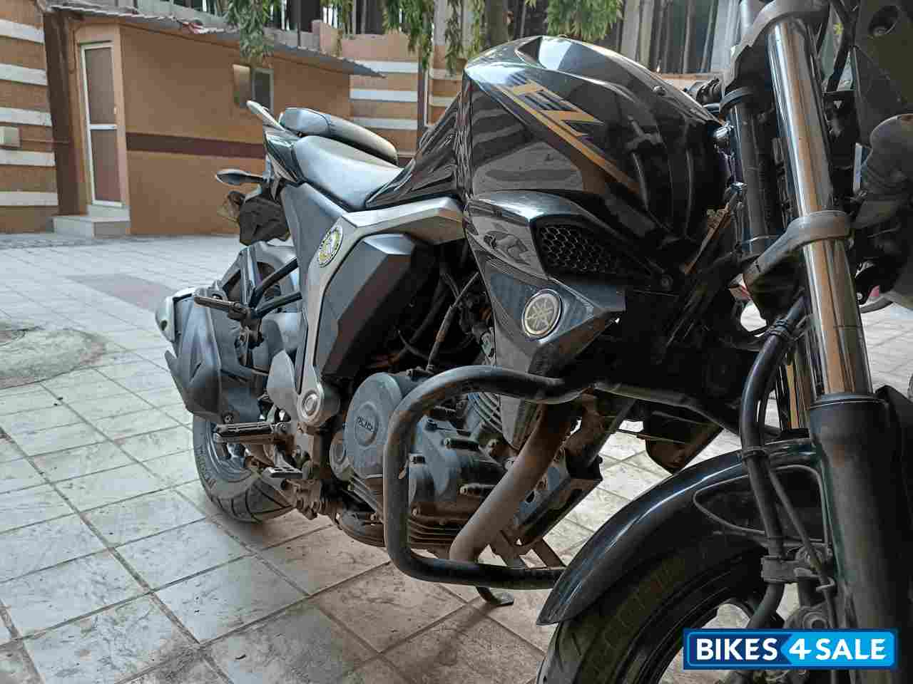 Black Yamaha FZ-S Black Yamaha FZ-S