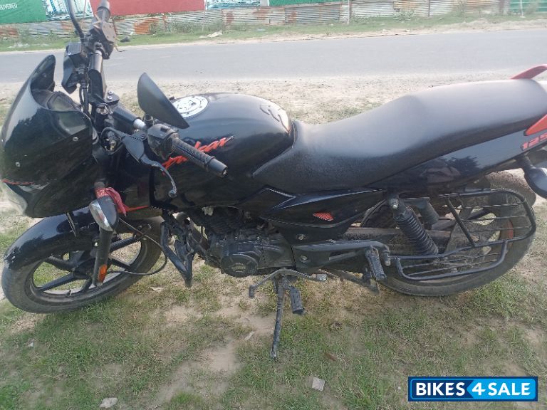 Bajaj Pulsar 125 Neon