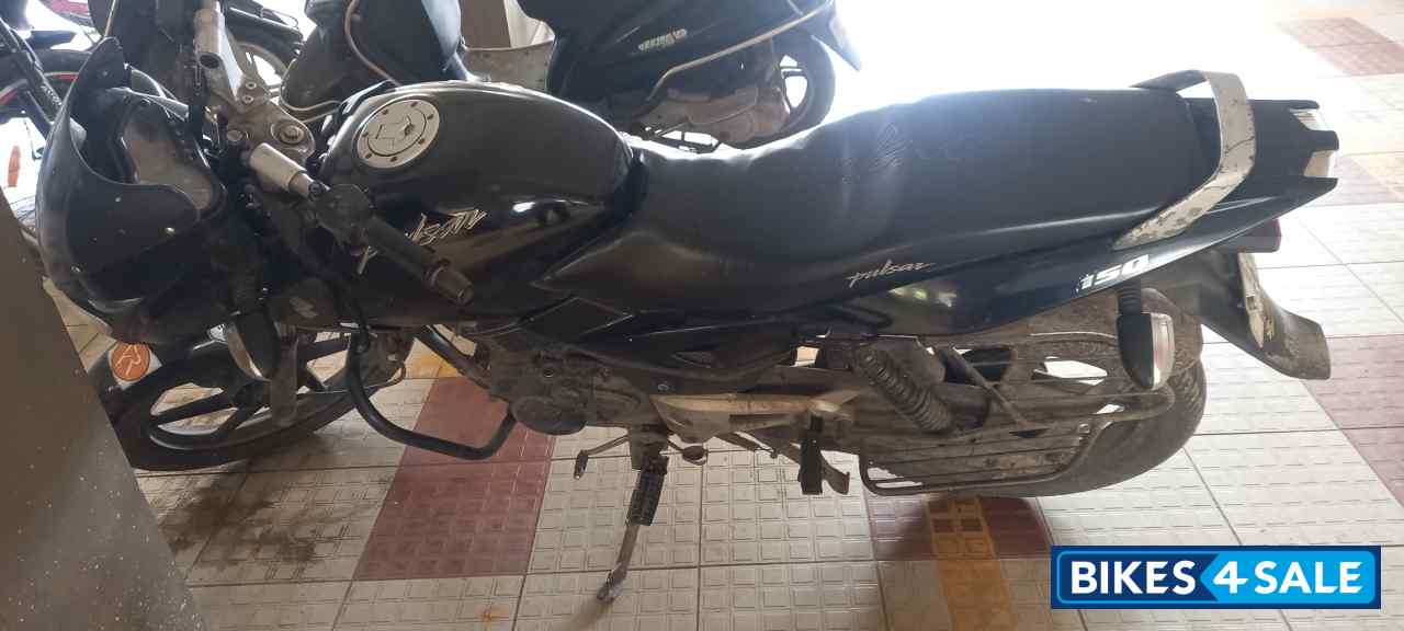 Black Bajaj Pulsar 150
