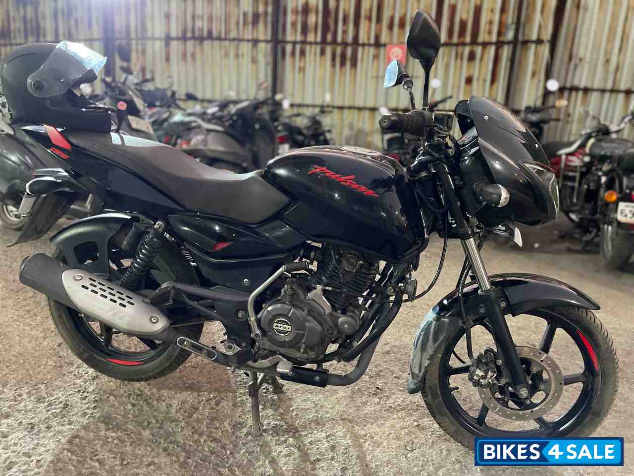 Ebony Black Red Bajaj Pulsar 150 DTSi Ebony Black Red Bajaj Pulsar 150 DTSi