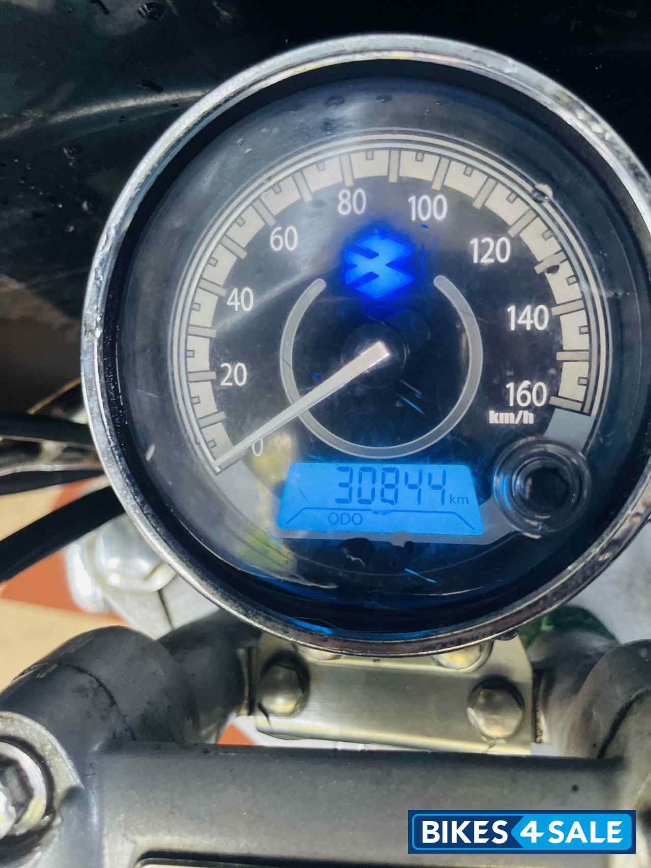 Black Bajaj Avenger Cruise 220