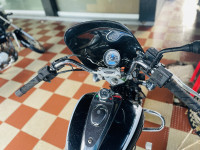 Black Bajaj Avenger Cruise 220
