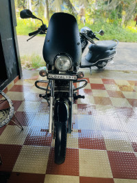 Black Bajaj Avenger Cruise 220