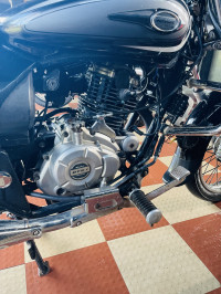 Black Bajaj Avenger Cruise 220