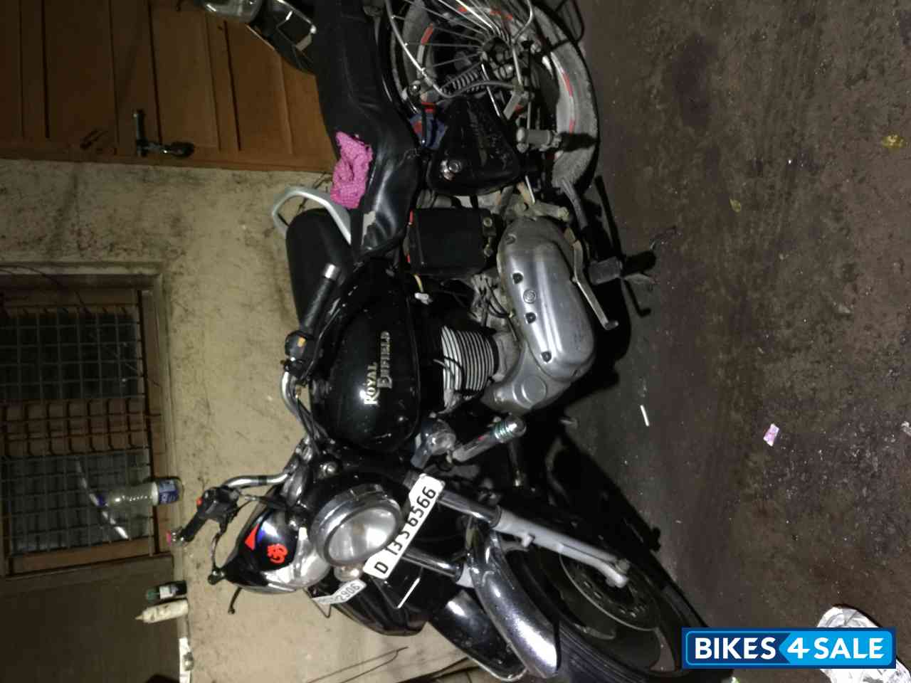 Black Royal Enfield Bullet 350