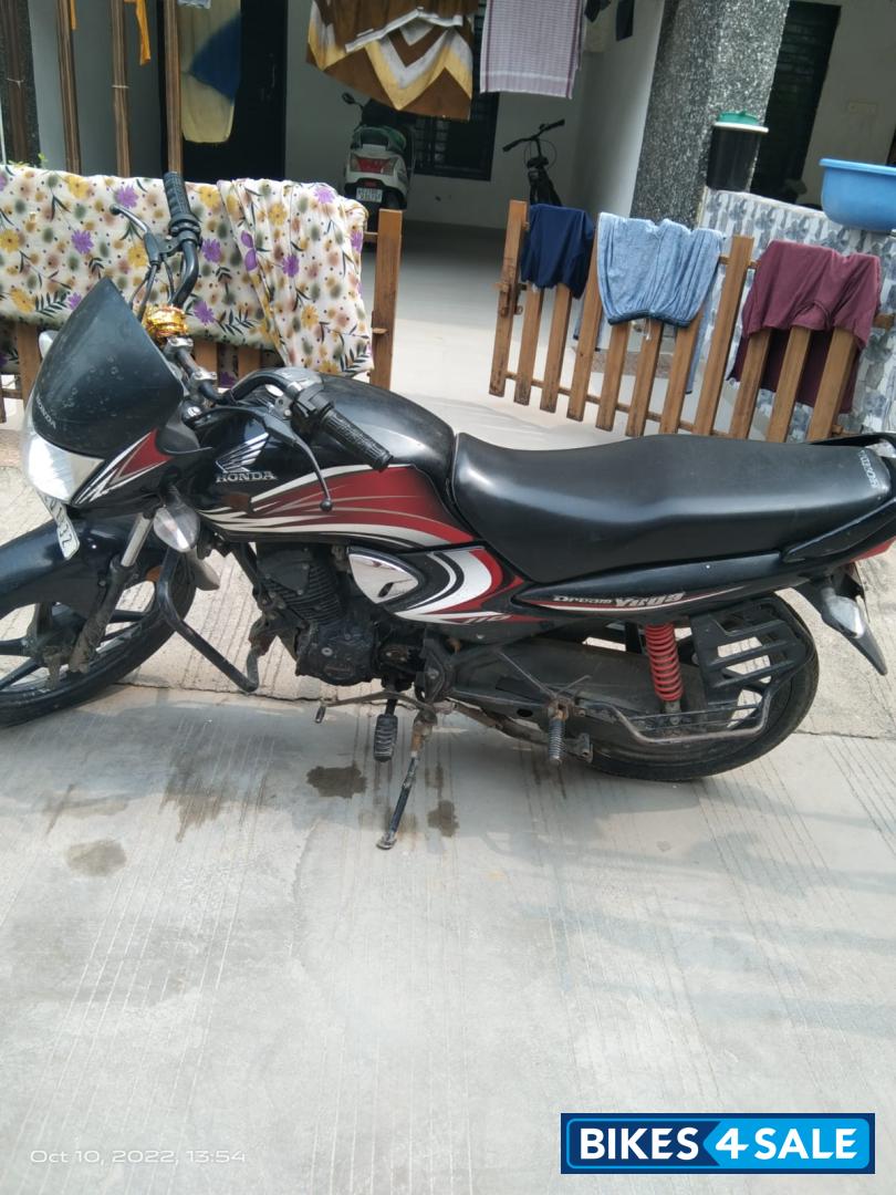 Black And Red Honda Dream Yuga