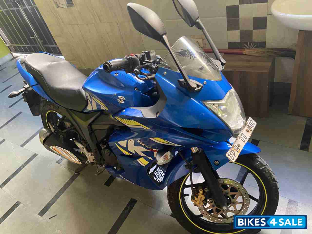 Blue Moto Gp Suzuki Gixxer SF Fi Blue Moto Gp Suzuki Gixxer SF Fi