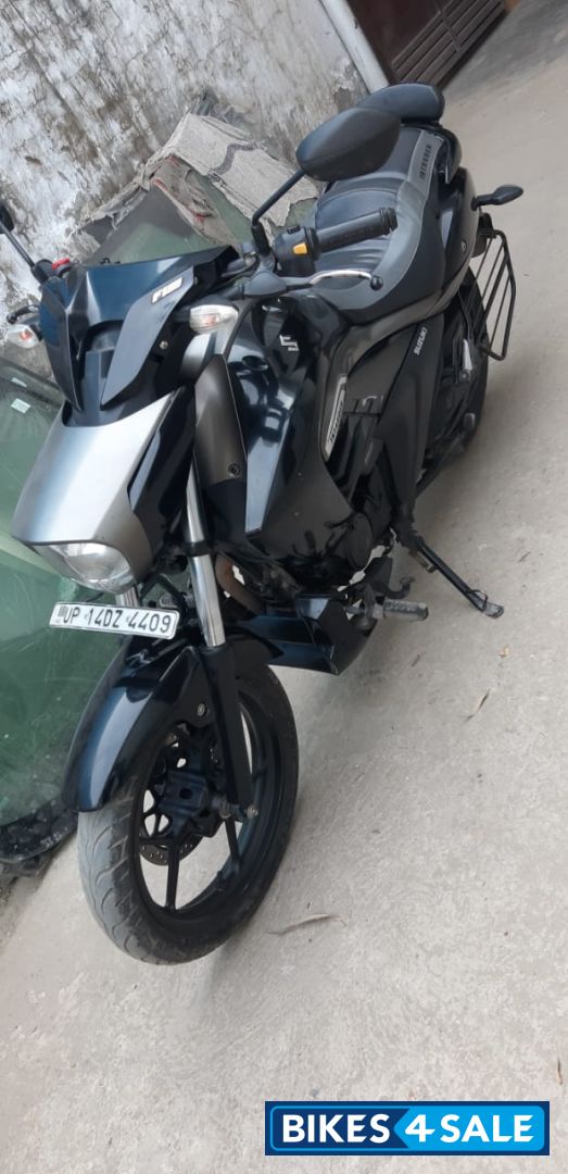 Black Suzuki Intruder 150 FI