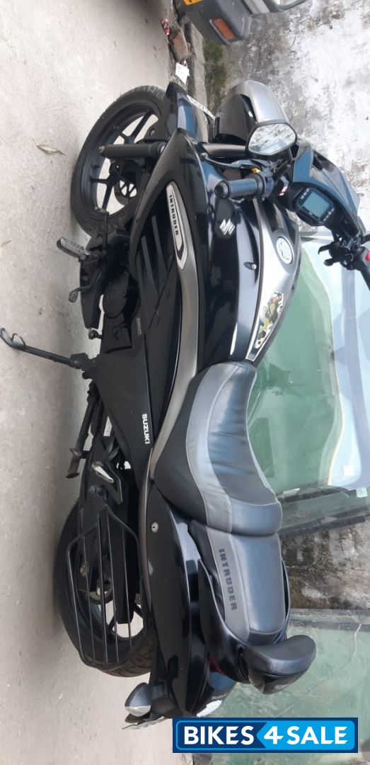 Black Suzuki Intruder 150 FI