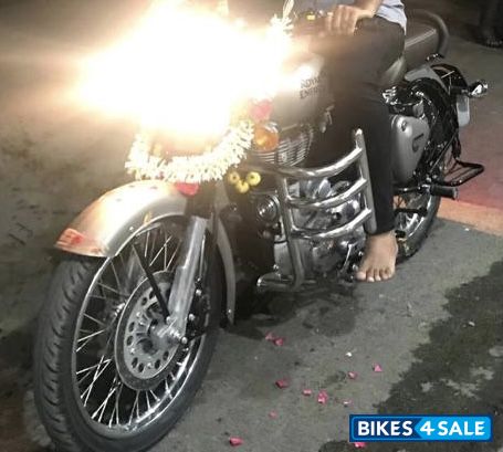 Gunmetal Royal Enfield Classic 350 Gunmetal Royal Enfield Classic 350