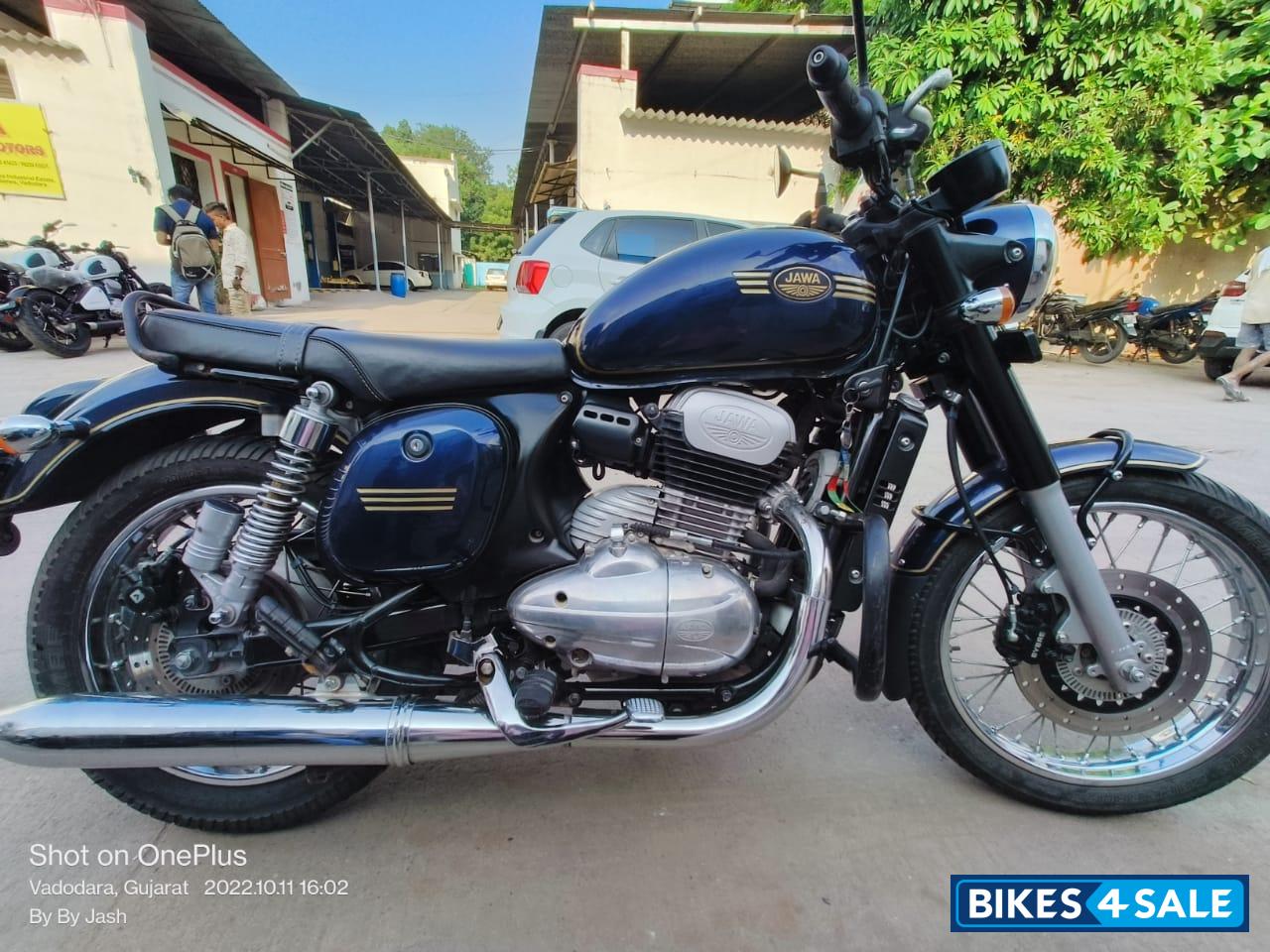 Nebula Blue Jawa 42 Dual Channel ABS AllStar Black