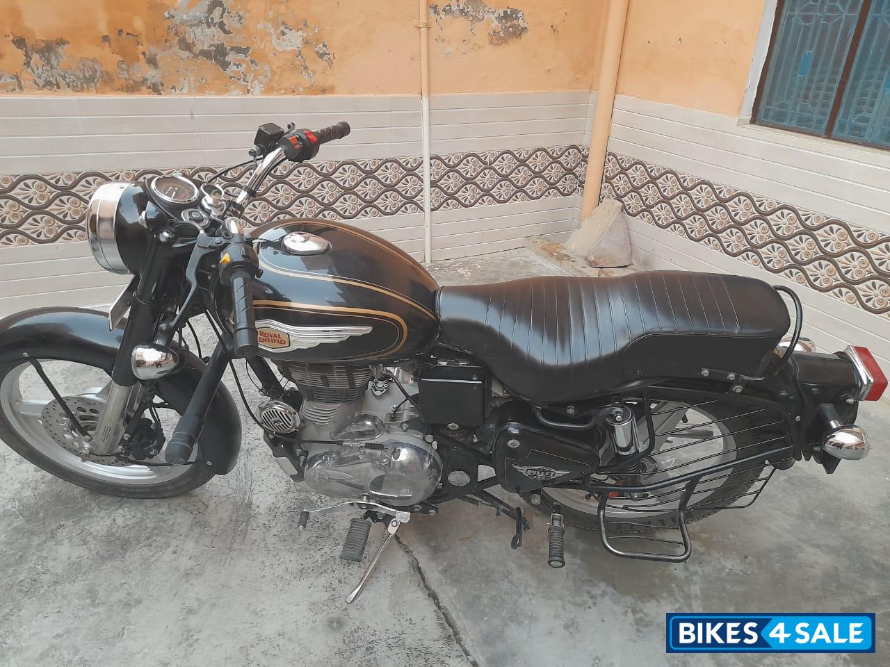 Black Royal Enfield Bullet Standard 350