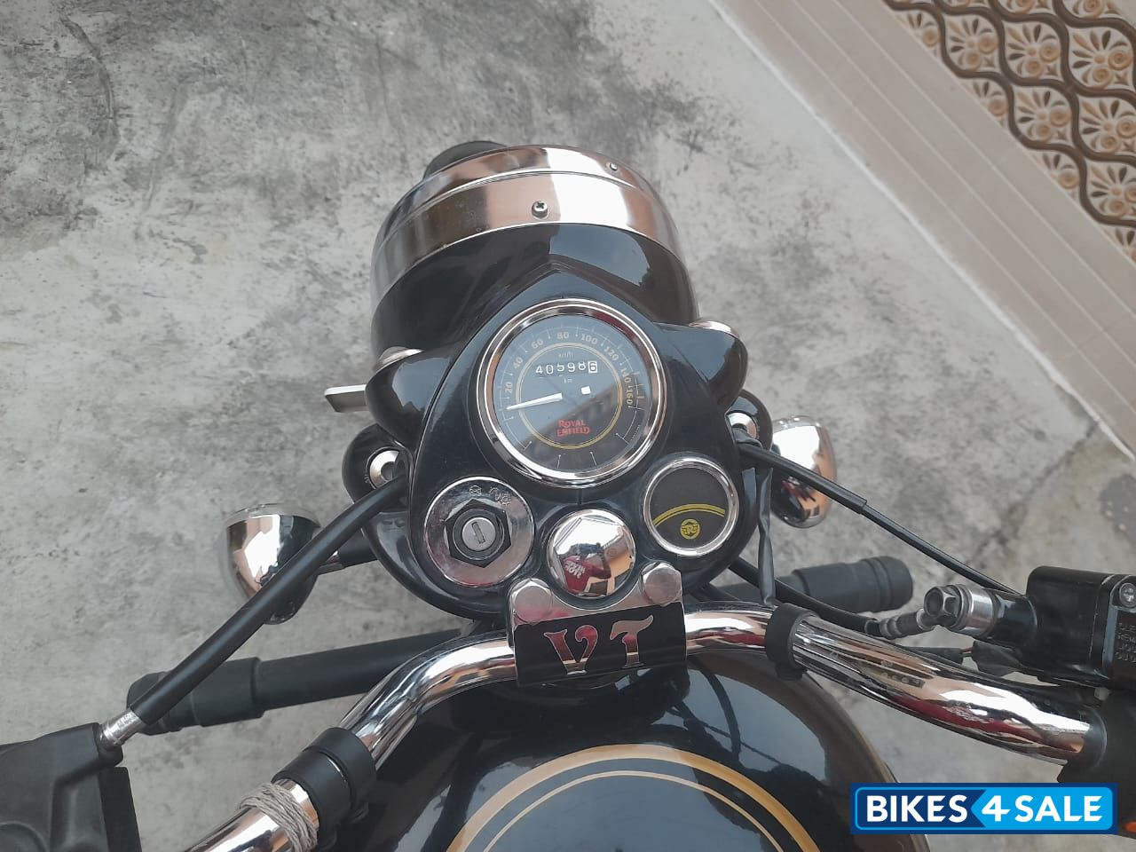 Black Royal Enfield Bullet Standard 350