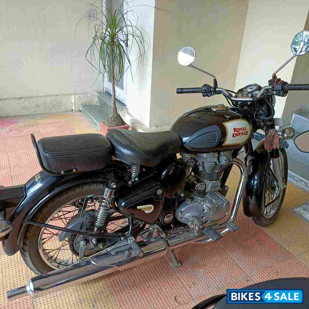 Black Royal Enfield Classic 350