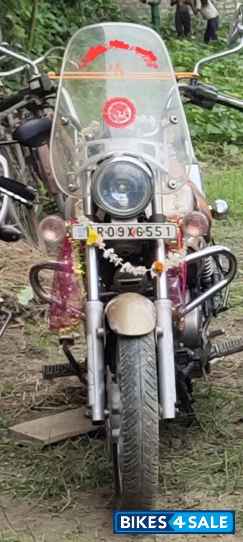 Golden Bajaj Avenger Cruise 220