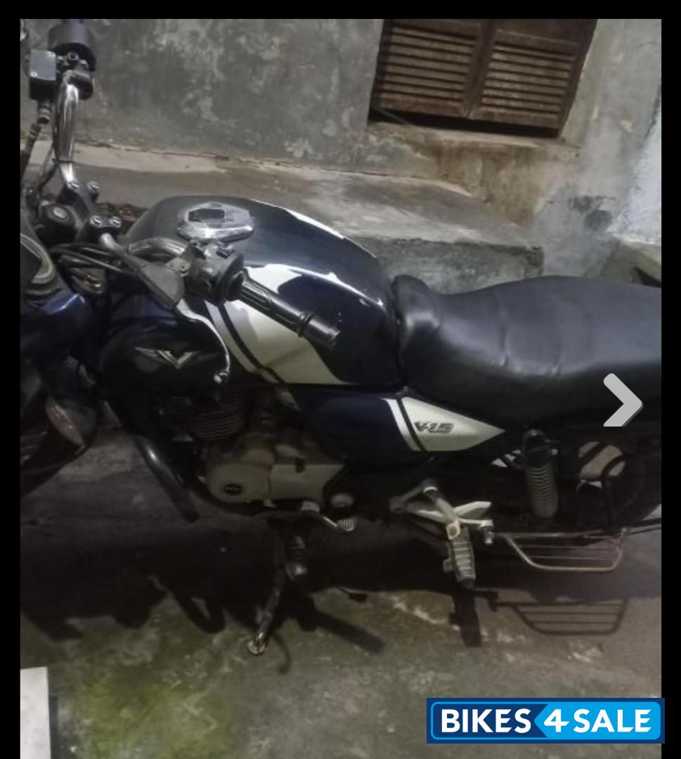 Bajaj V15