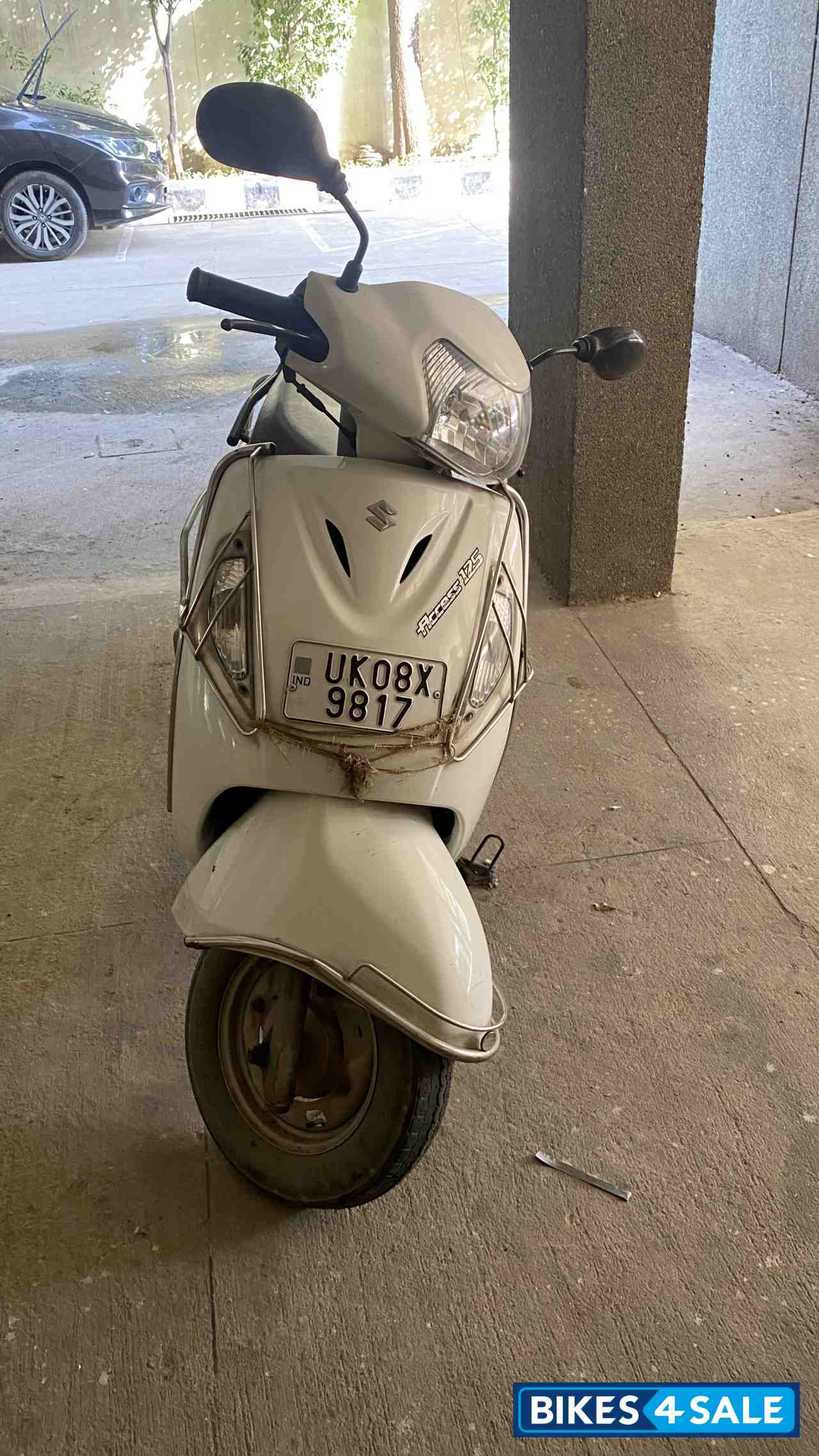 White Suzuki Access 125