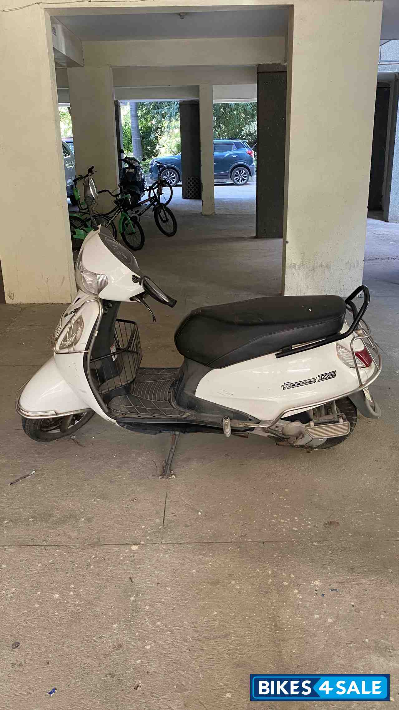 White Suzuki Access 125